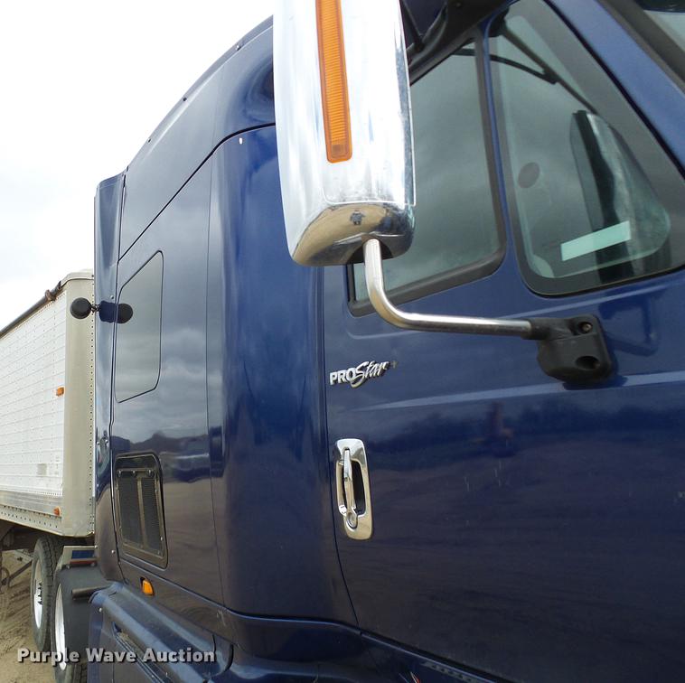 image for item DF7207 2013 International ProStar semi truck