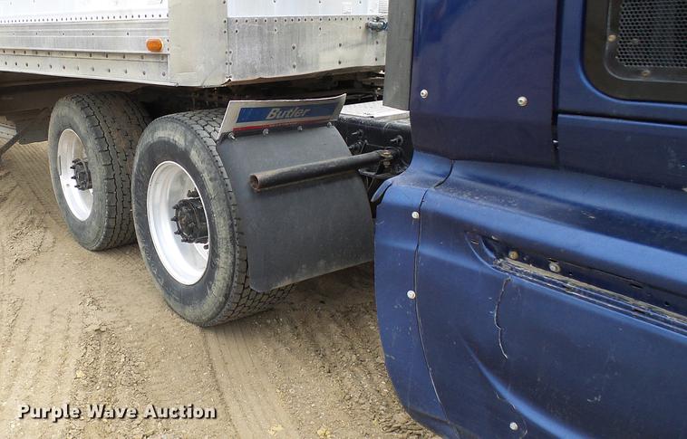 image for item DF7207 2013 International ProStar semi truck