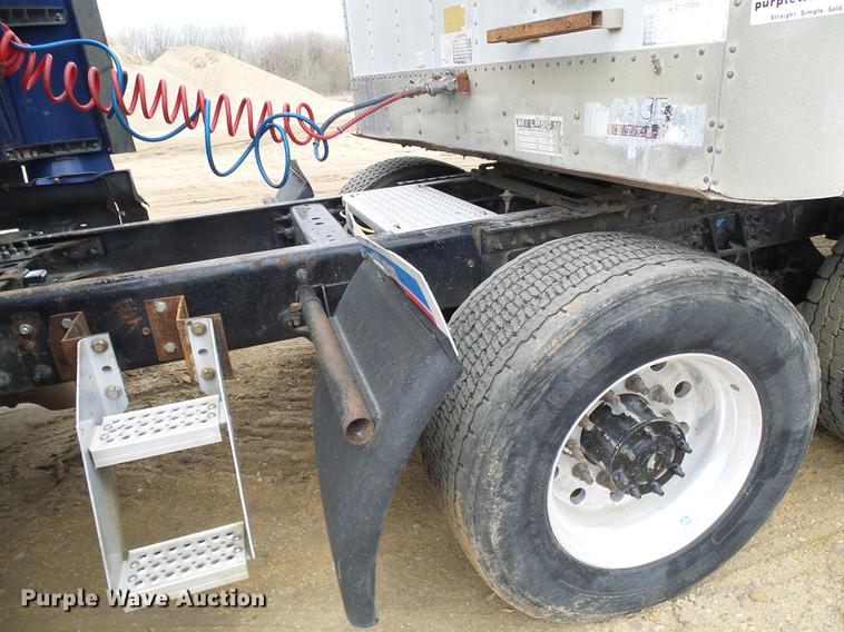 image for item DF7207 2013 International ProStar semi truck