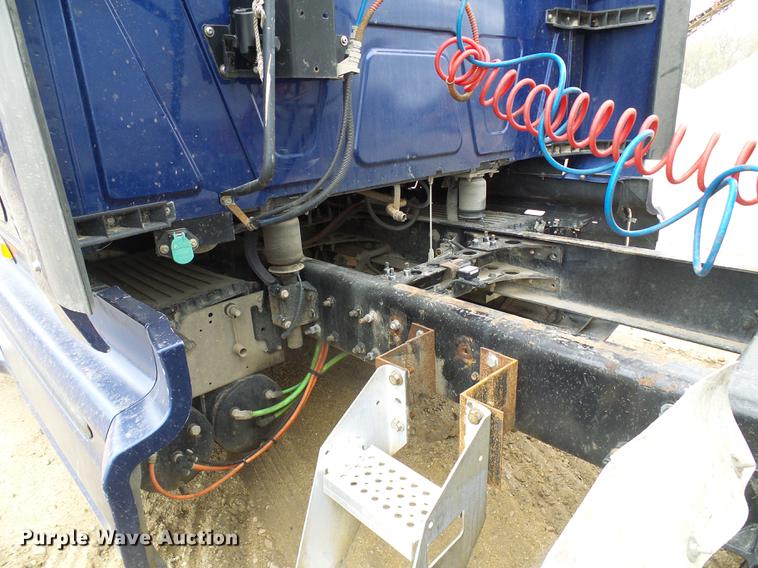 image for item DF7207 2013 International ProStar semi truck