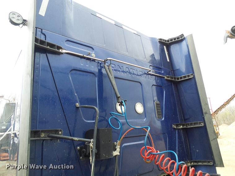 image for item DF7207 2013 International ProStar semi truck