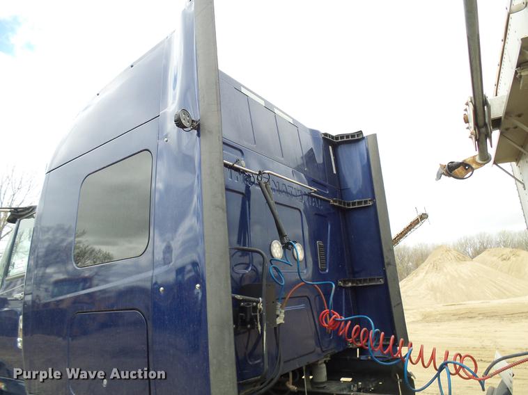 image for item DF7207 2013 International ProStar semi truck