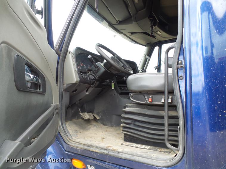 image for item DF7207 2013 International ProStar semi truck