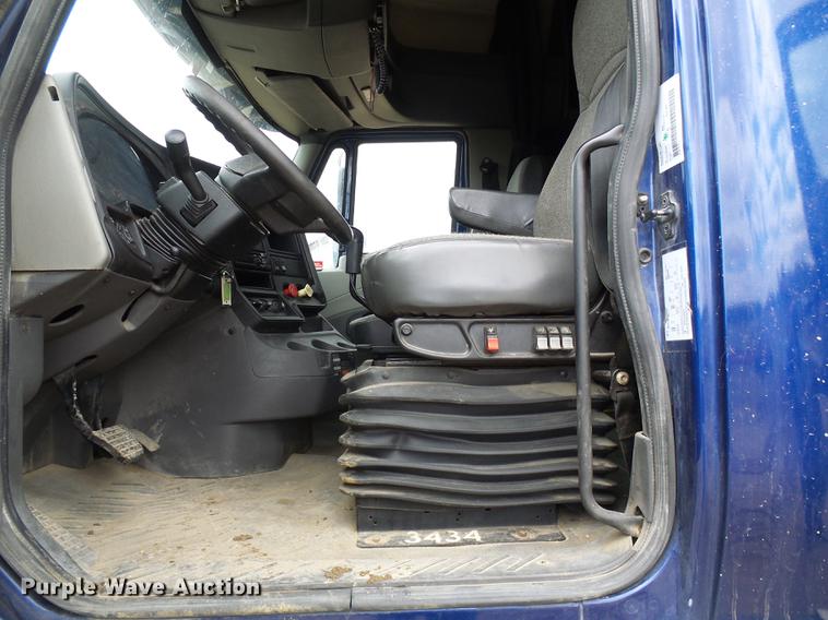 image for item DF7207 2013 International ProStar semi truck