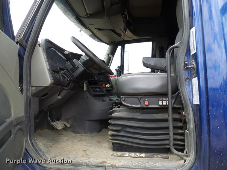 image for item DF7207 2013 International ProStar semi truck