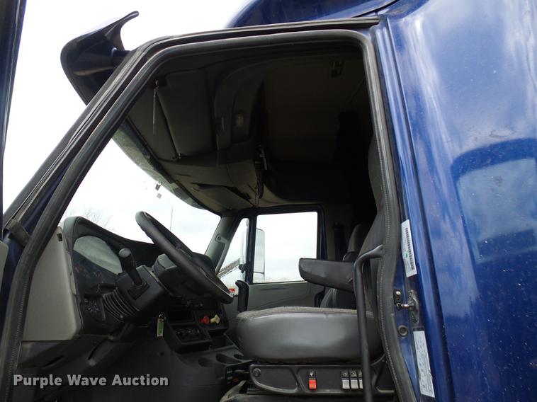 image for item DF7207 2013 International ProStar semi truck