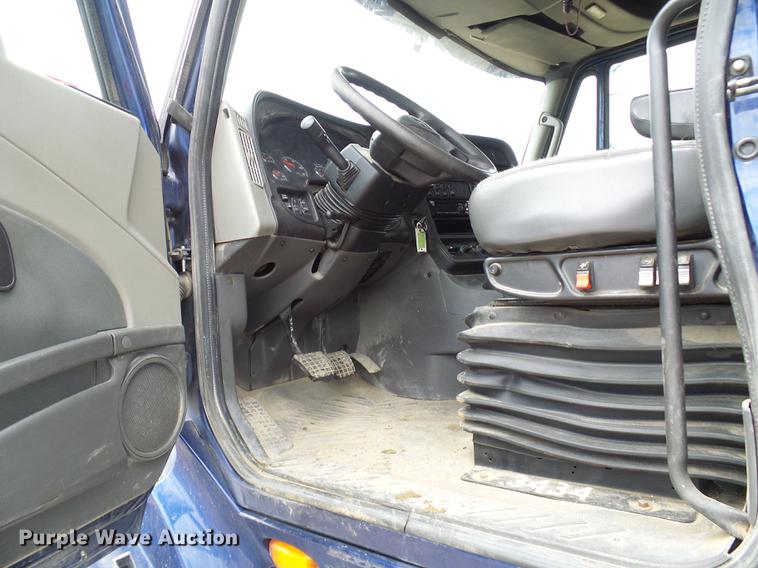 image for item DF7207 2013 International ProStar semi truck