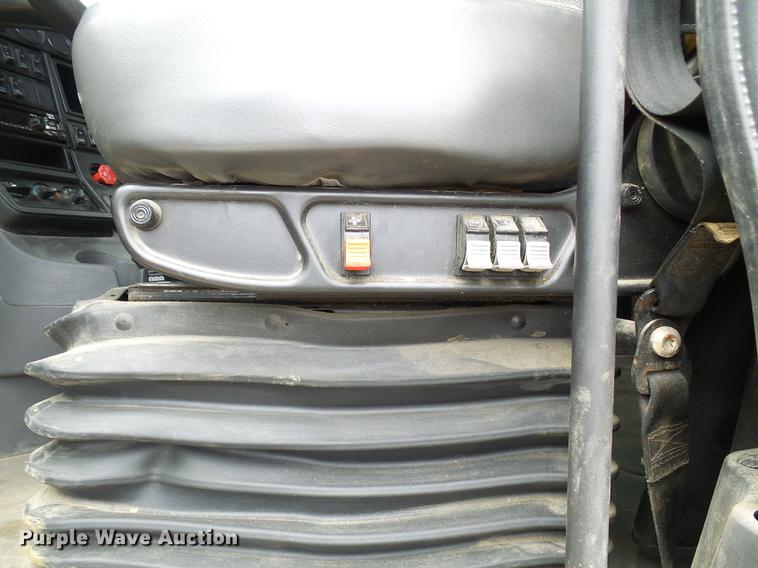 image for item DF7207 2013 International ProStar semi truck