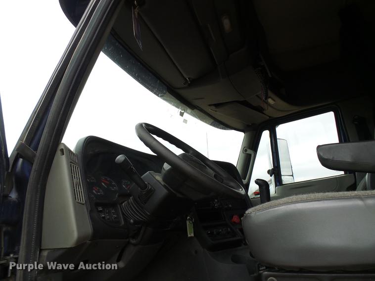 image for item DF7207 2013 International ProStar semi truck