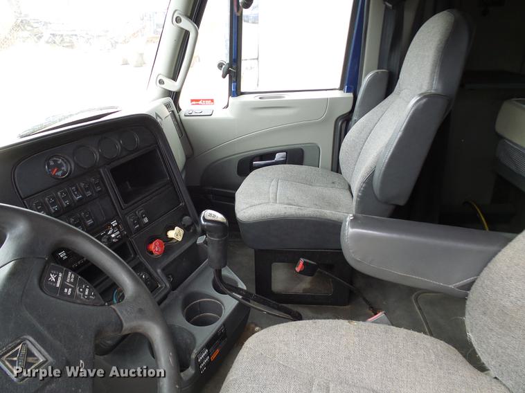 image for item DF7207 2013 International ProStar semi truck