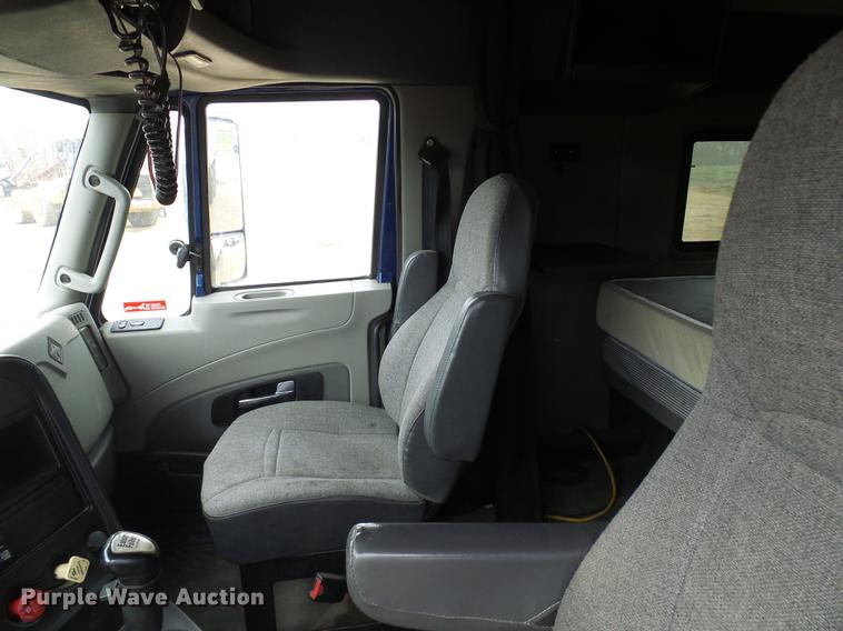 image for item DF7207 2013 International ProStar semi truck