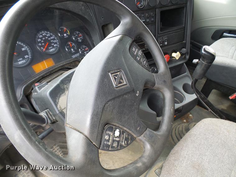 image for item DF7207 2013 International ProStar semi truck