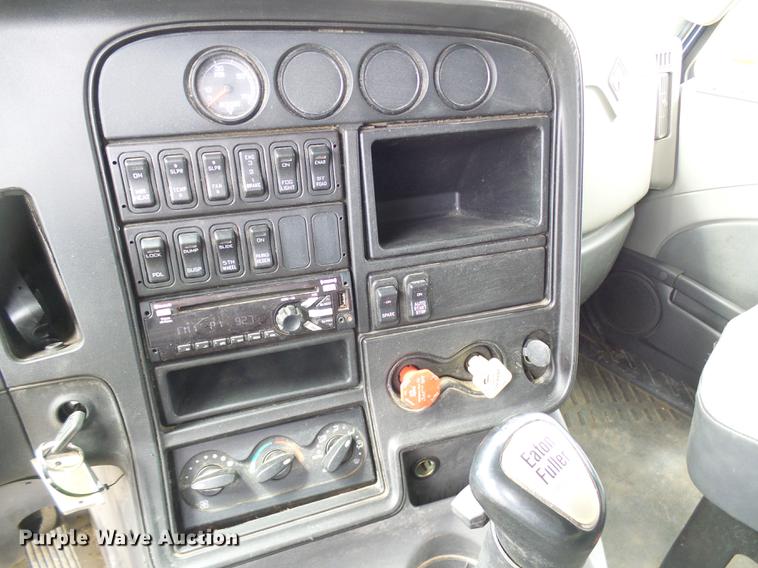 image for item DF7207 2013 International ProStar semi truck