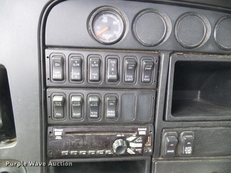 image for item DF7207 2013 International ProStar semi truck