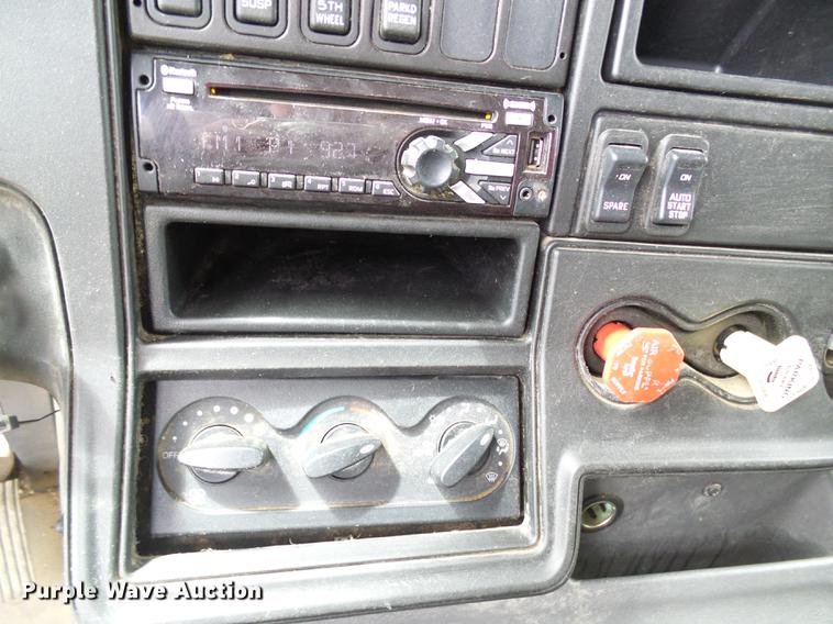 image for item DF7207 2013 International ProStar semi truck