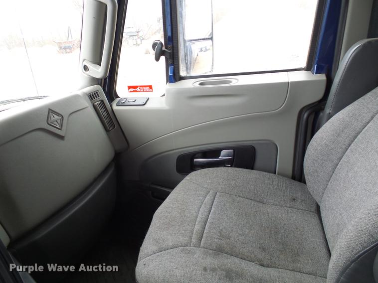 image for item DF7207 2013 International ProStar semi truck