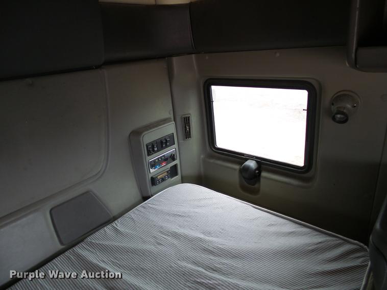 image for item DF7207 2013 International ProStar semi truck