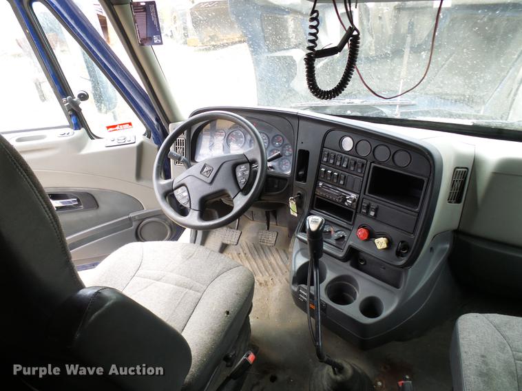 image for item DF7207 2013 International ProStar semi truck