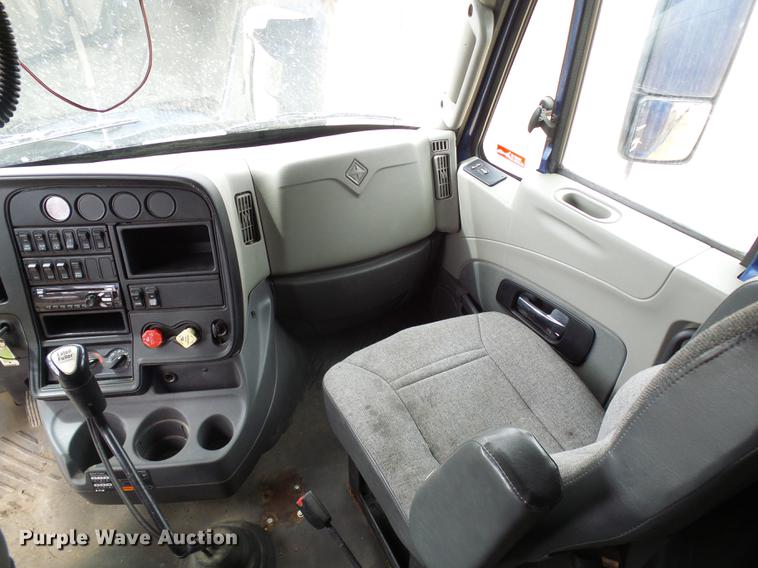 image for item DF7207 2013 International ProStar semi truck