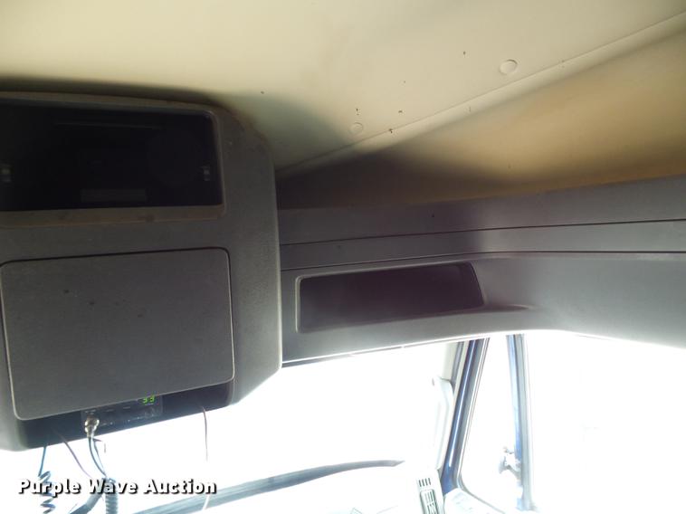 image for item DF7207 2013 International ProStar semi truck