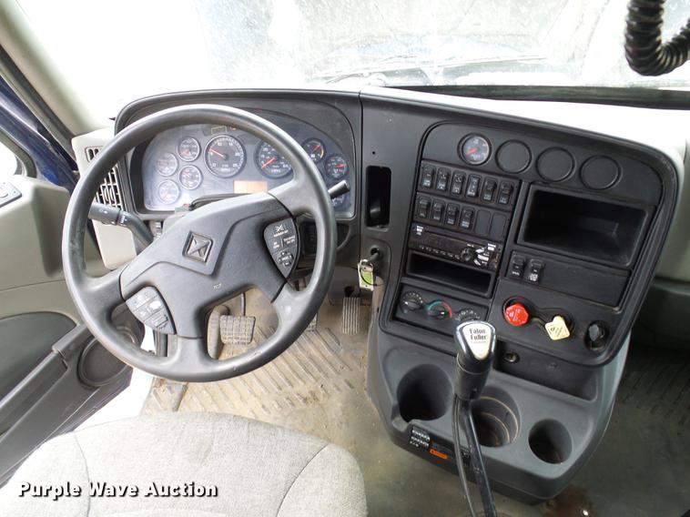 image for item DF7207 2013 International ProStar semi truck