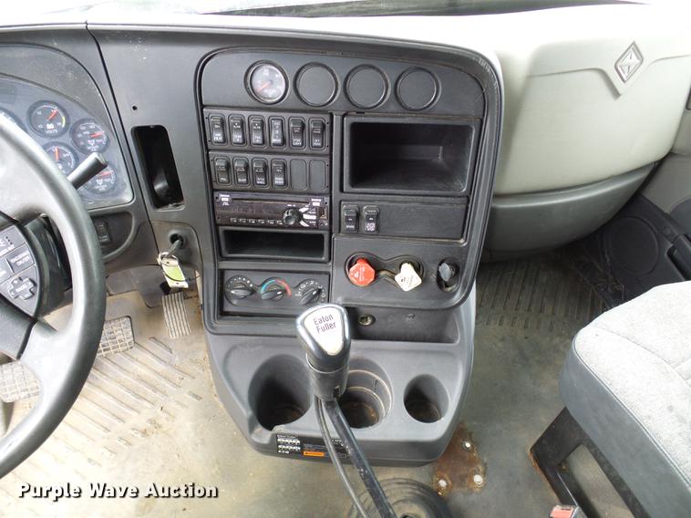 image for item DF7207 2013 International ProStar semi truck