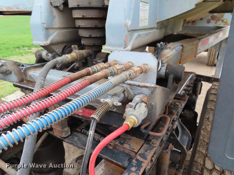 image for item DF7826 2000 CPS end dump trailer