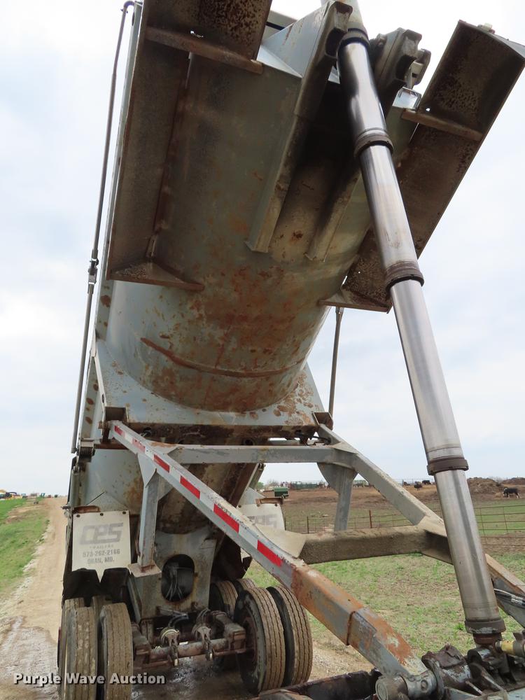 image for item DF7826 2000 CPS end dump trailer