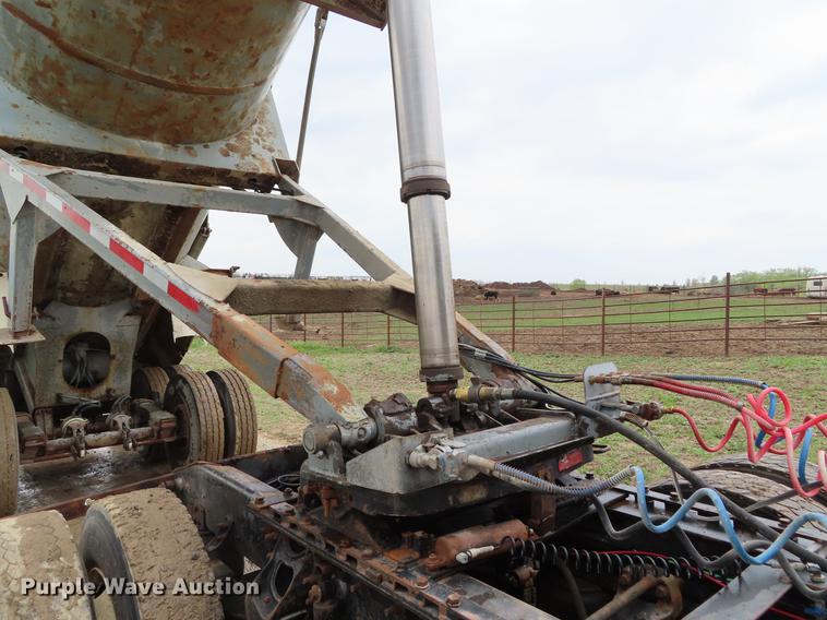 image for item DF7826 2000 CPS end dump trailer