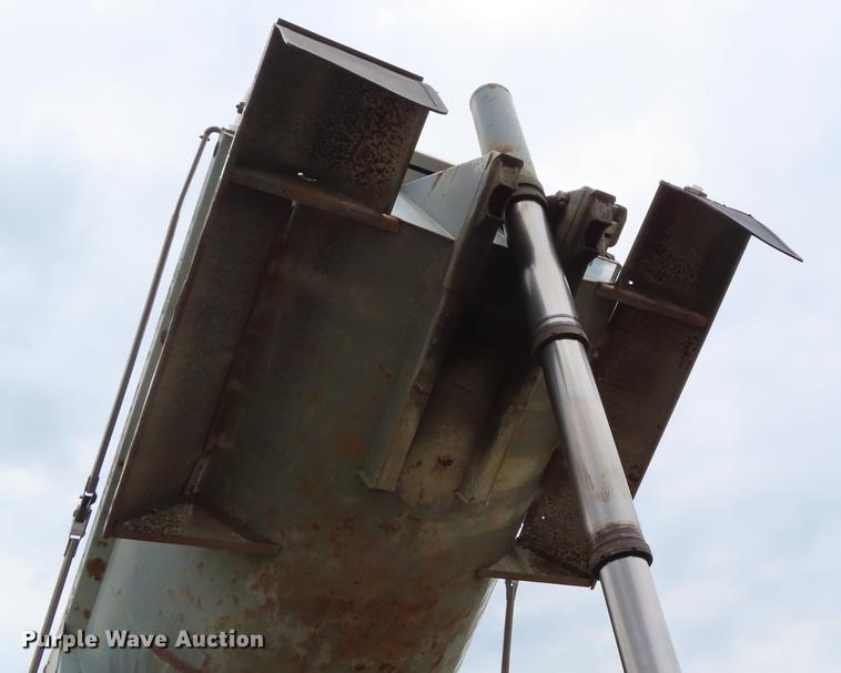 image for item DF7826 2000 CPS end dump trailer