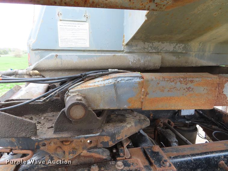 image for item DF7826 2000 CPS end dump trailer