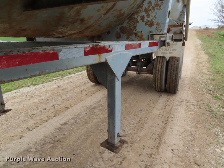 image for item DF7826 2000 CPS end dump trailer