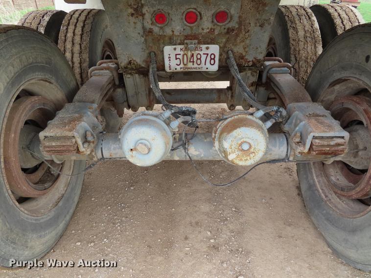 image for item DF7826 2000 CPS end dump trailer