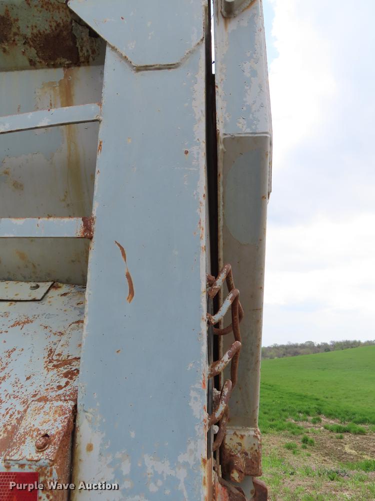 image for item DF7826 2000 CPS end dump trailer