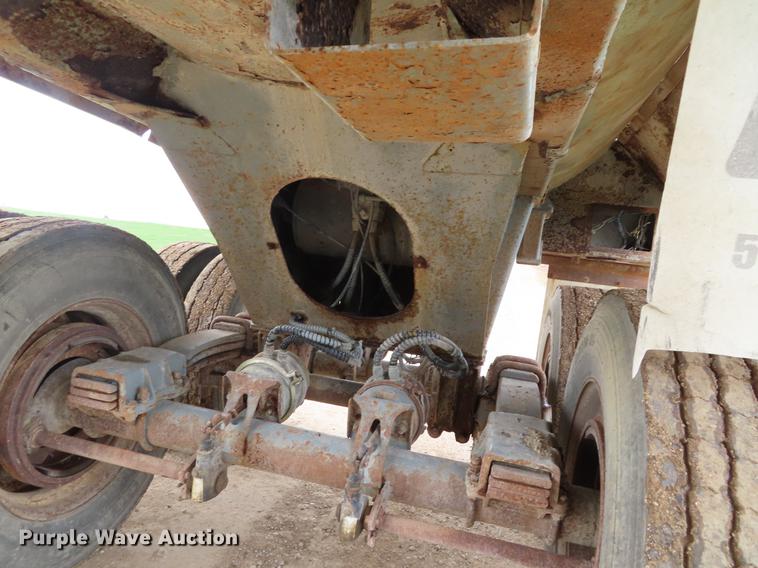 image for item DF7826 2000 CPS end dump trailer