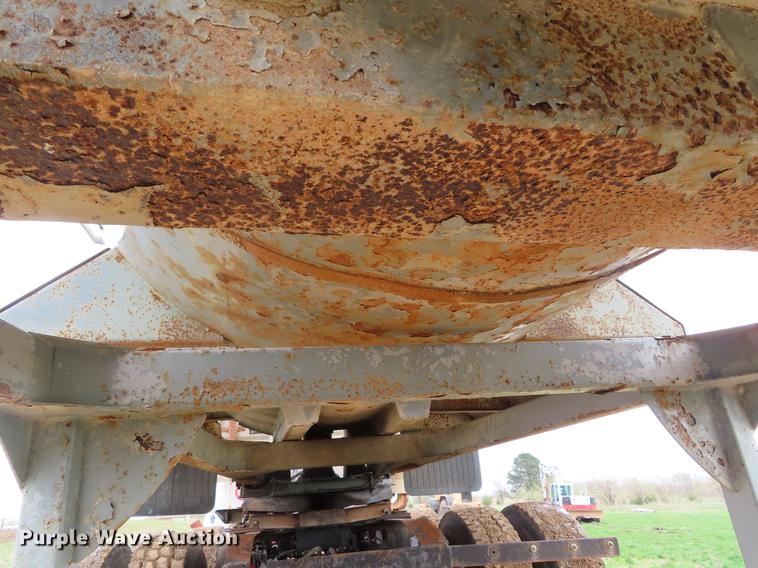 image for item DF7826 2000 CPS end dump trailer