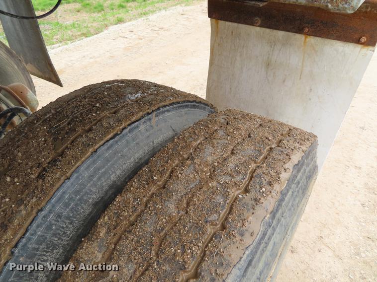 image for item DF7826 2000 CPS end dump trailer