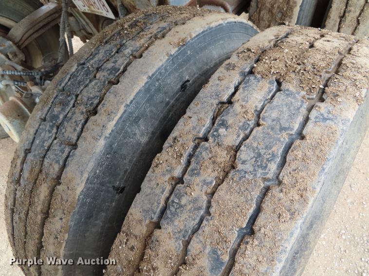 image for item DF7826 2000 CPS end dump trailer