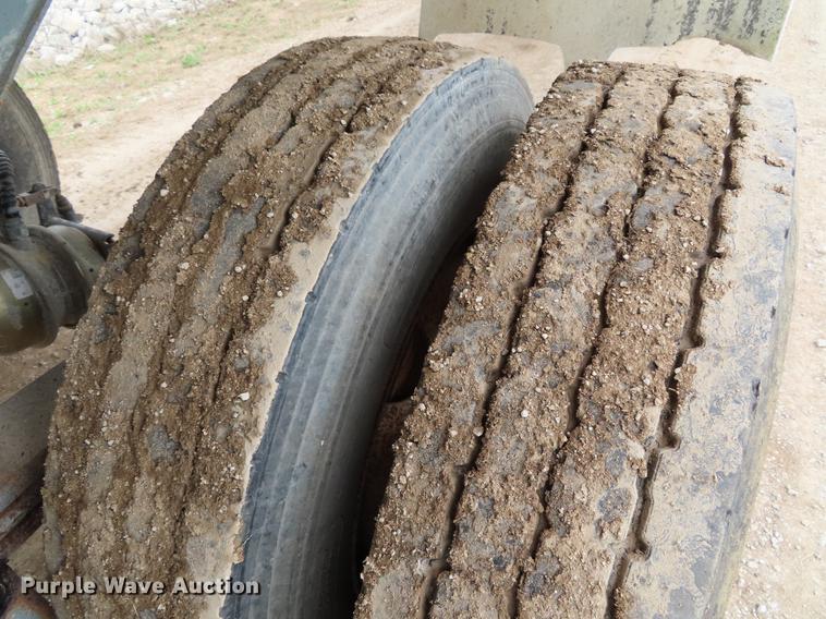 image for item DF7826 2000 CPS end dump trailer