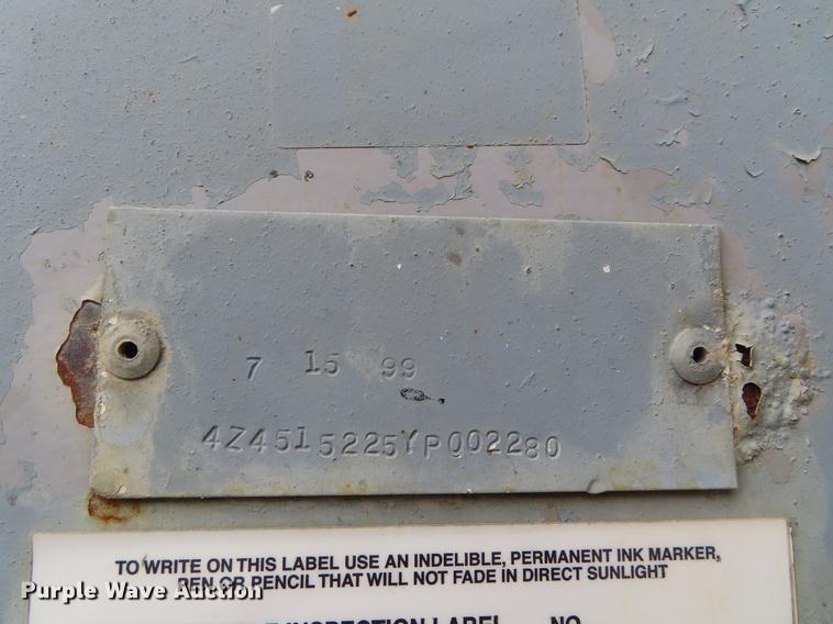 image for item DF7826 2000 CPS end dump trailer