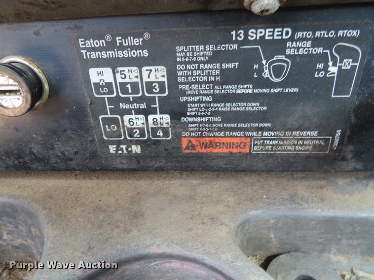 image for item DF7827 1999 International 9200 semi truck