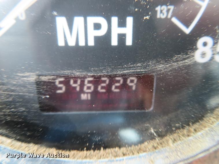 image for item DF7827 1999 International 9200 semi truck