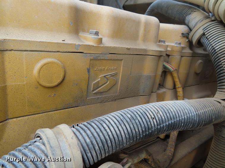 image for item DF7827 1999 International 9200 semi truck