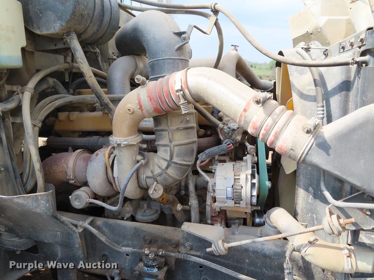 image for item DF7827 1999 International 9200 semi truck