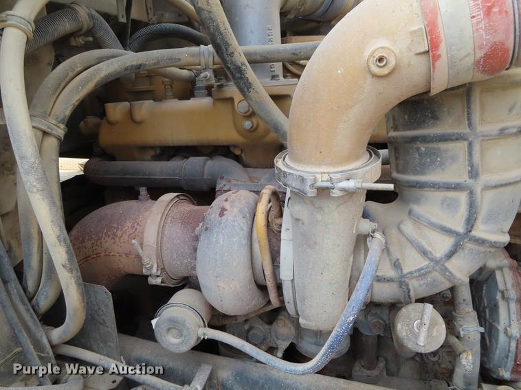 image for item DF7827 1999 International 9200 semi truck