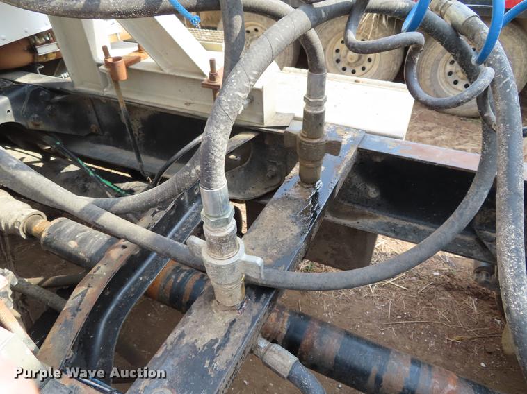 image for item DF7827 1999 International 9200 semi truck