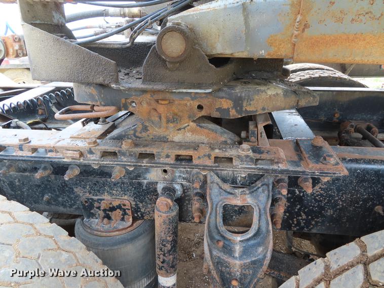 image for item DF7827 1999 International 9200 semi truck