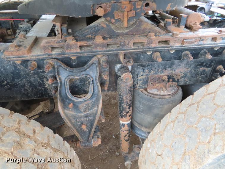 image for item DF7827 1999 International 9200 semi truck