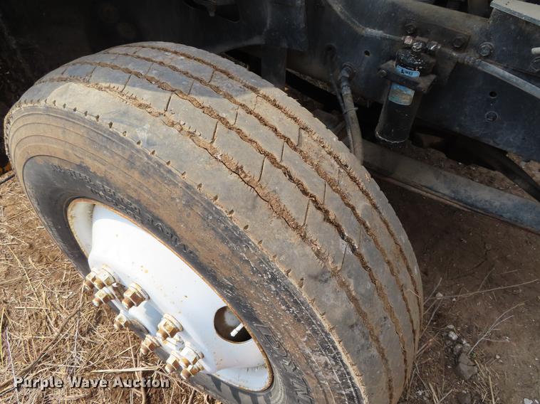 image for item DF7827 1999 International 9200 semi truck