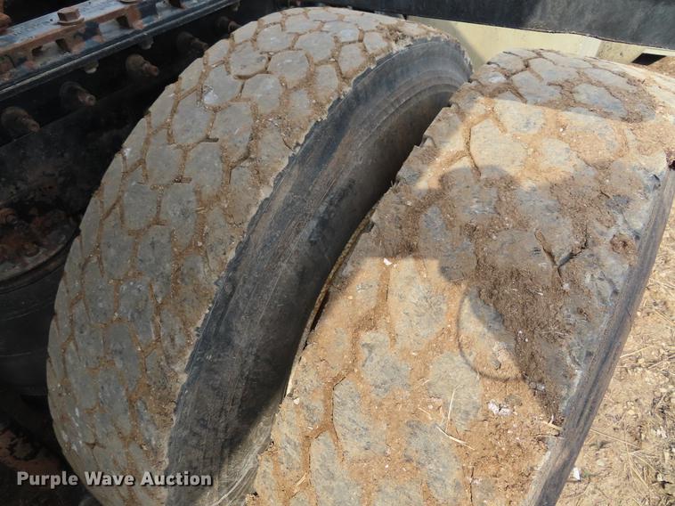 image for item DF7827 1999 International 9200 semi truck